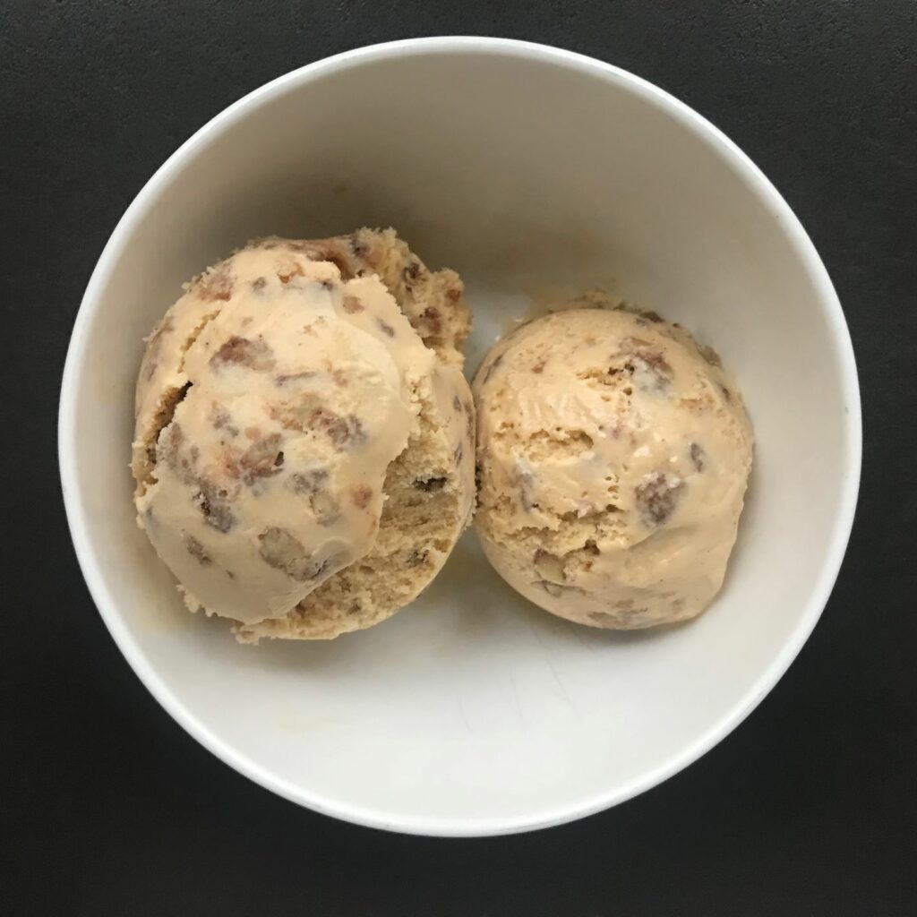 Mehr über den Artikel erfahren Walnuss-Whisky Eis