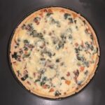Kürbis-Mangold Quiche mit Speck und Apfel