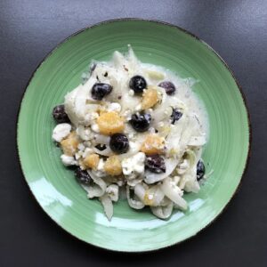 Mehr über den Artikel erfahren Fenchelsalat mit Orangen, Oliven und Feta