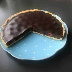 Mehr über den Artikel erfahren Schokoladen-Tarte mit Himbeeren