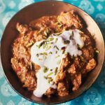 Hähnchen-Curry mit Pistazien und Joghurt